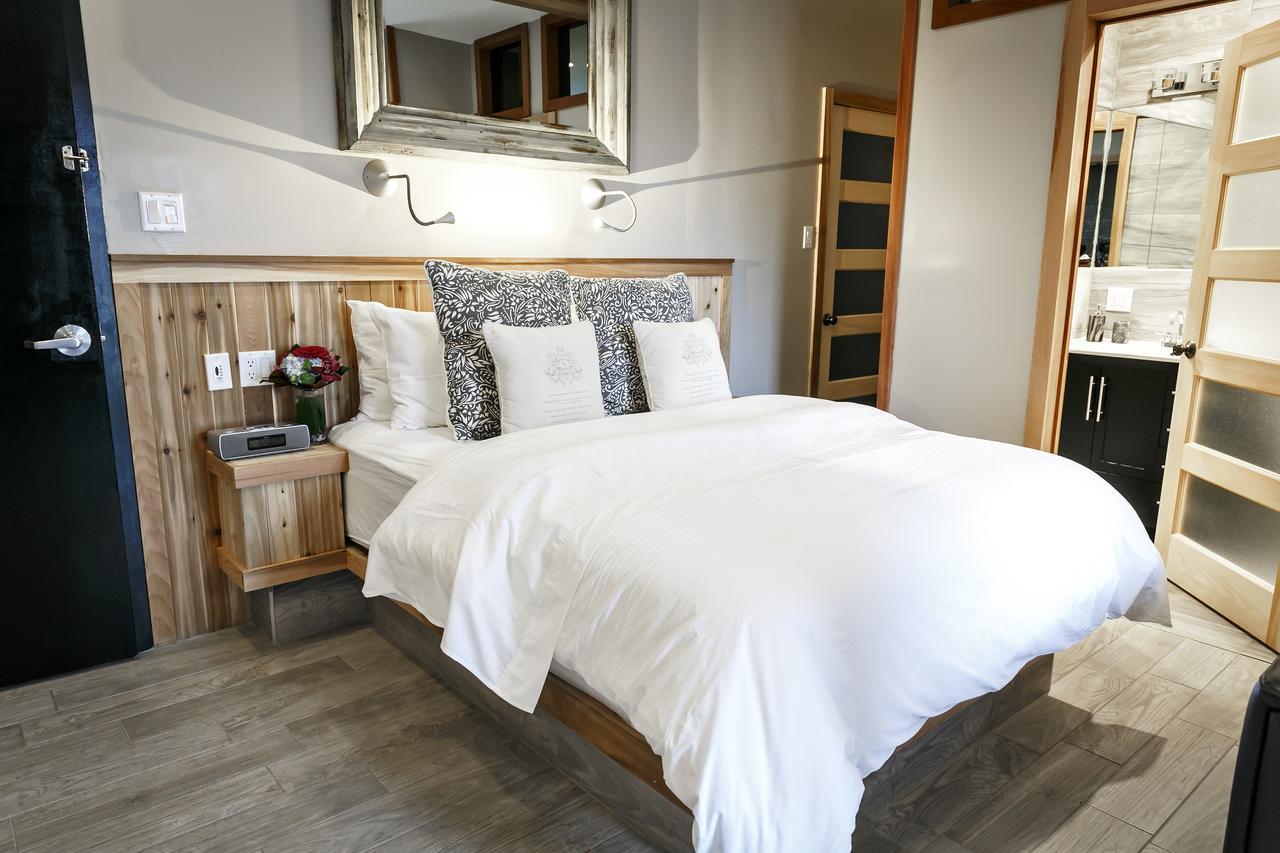 Blue On Water Hotel Сент Джонс Екстериор снимка